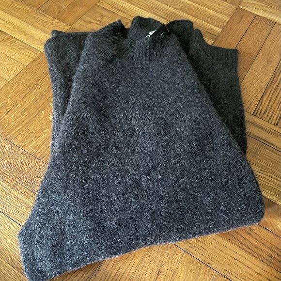 Bloomingdale's Cashmere Sweater - Picture 4 of 5